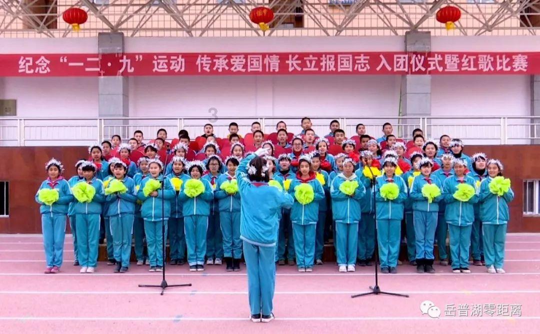 为什么兜里装着手机的人，还要再戴手表？